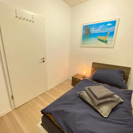 Worker Apartment Goch - 3 Single Box-Spring Beds - Parking Гох