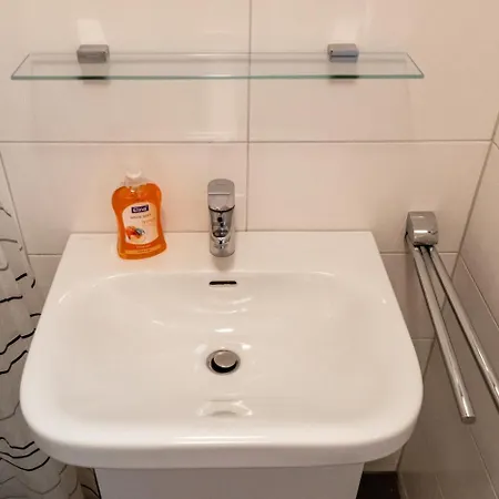 Апартаменты Worker Apartment Goch - 3 Single Box-Spring Beds - Parking *